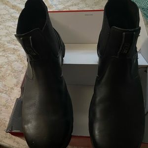 Fanned slip on boots